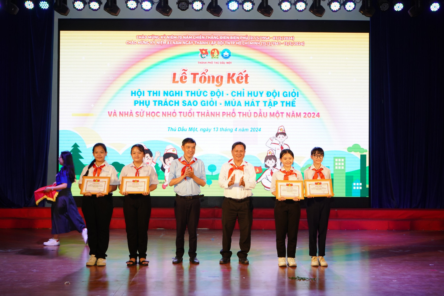 Liên đội THCS Nguyễn Văn Cừ tham gia Hội thi "Nghi thức Đội - Chỉ huy Đội giỏi - Phụ trách Sao giỏi - Múa hát tập thể" và Nhà sử học nhỏ tuổi năm 2024
