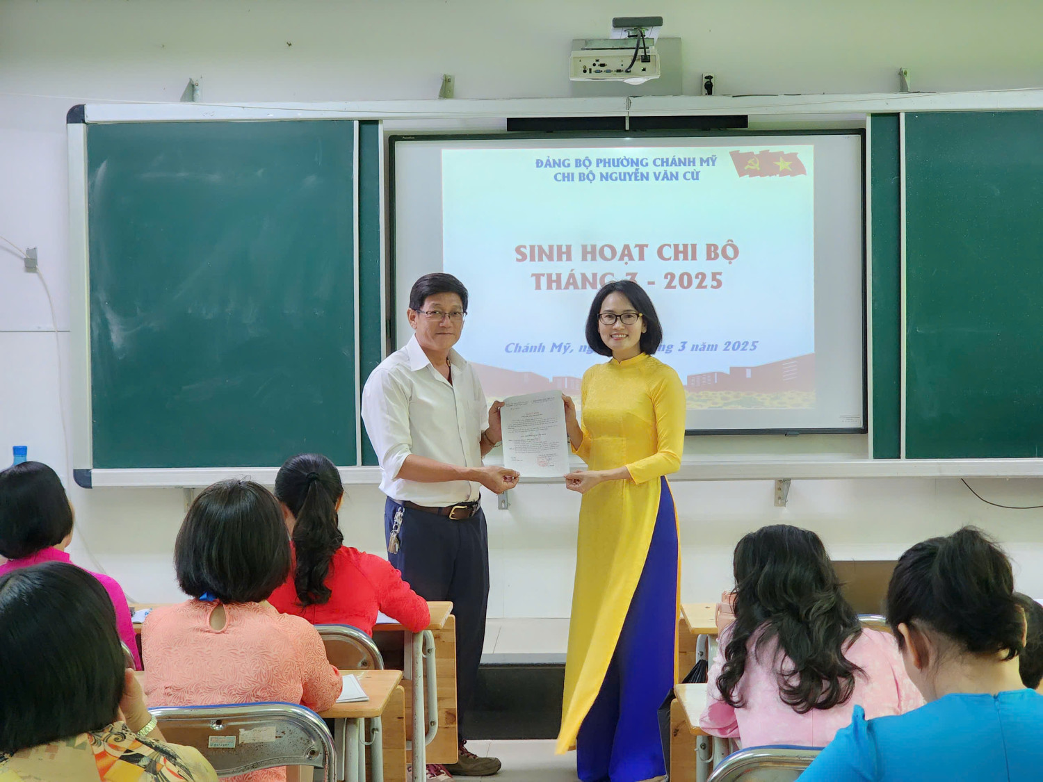 Sinh hoạt chi bộ tháng 3 năm 2025, kể chuyện Bác Hồ và trao quyết định công nhận đảng viên chính thức